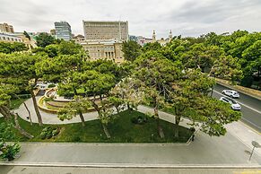 Luxury Apartment with Flame Tower View