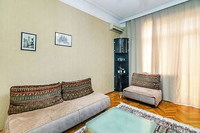 Luxury Apartment with Flame Tower View