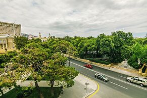 Luxury Apartment with Flame Tower View