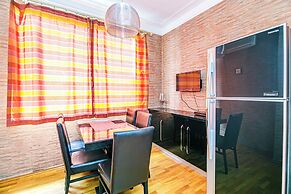 Luxury Apartment with Flame Tower View