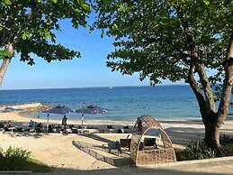 Condo Resort 1 Br by Rosenda B.