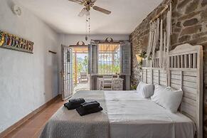 Sayalonga Villa Retreat With 7 Bedrooms