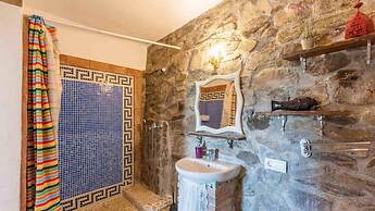 Sayalonga Villa Retreat With 7 Bedrooms