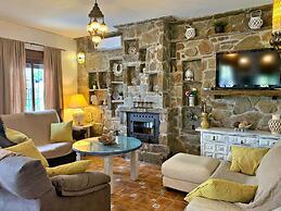 Sayalonga Villa Retreat With 7 Bedrooms