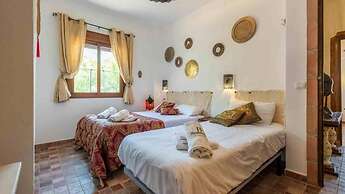 Sayalonga Villa Retreat With 7 Bedrooms