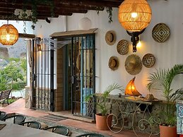 Sayalonga Villa Retreat With 7 Bedrooms