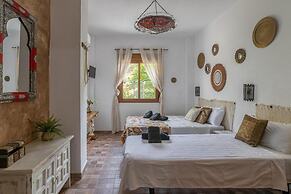 Sayalonga Villa Retreat With 7 Bedrooms