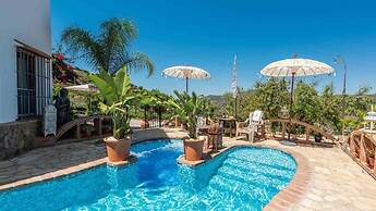 Sayalonga Villa Retreat With 7 Bedrooms