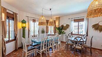 Sayalonga Villa Retreat With 7 Bedrooms