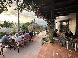 Sayalonga Villa Retreat With 7 Bedrooms