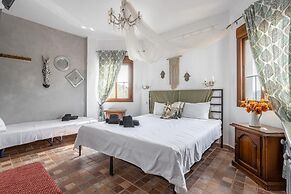 Sayalonga Villa Retreat With 7 Bedrooms