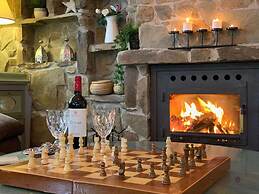 Sayalonga Villa Retreat With 7 Bedrooms