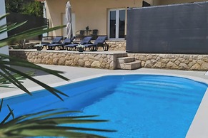 Shadesofblue M & M Sleeps 4 With Pool