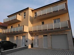 Cosy Apartment Shadesofblue M&M With Private Pool