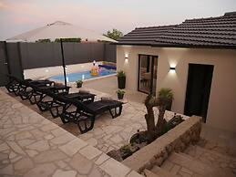 Cosy Apartment Shadesofblue M&M With Private Pool