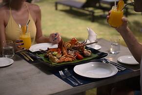 Uppuveli Beach by DSK