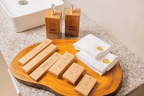 Uppuveli Beach by DSK