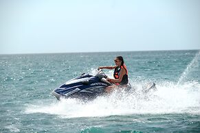 Uppuveli Beach by DSK