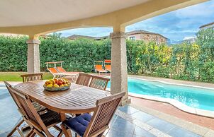 Villas with private pool in Costa Rei