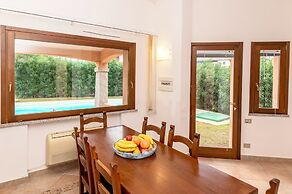 Villas with private pool in Costa Rei