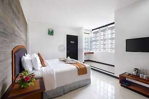 The Kanjeng Suites Kuta Galeria - Bali