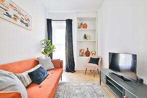 Beautifully Designed 2 Bed Apartment