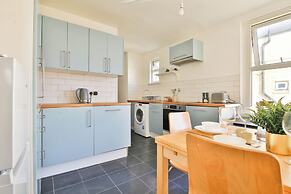 Beautifully Designed 2 Bed Apartment