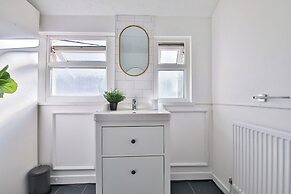 Beautifully Designed 2 Bed Apartment
