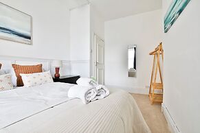 Beautifully Designed 2 Bed Apartment