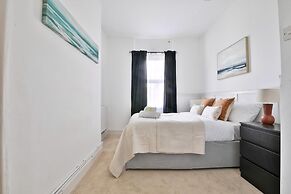 Beautifully Designed 2 Bed Apartment