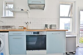 Beautifully Designed 2 Bed Apartment