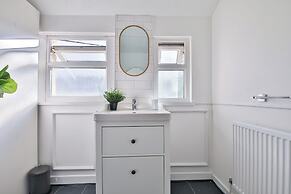 Beautifully Designed 2 Bed Apartment