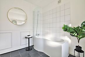 Beautifully Designed 2 Bed Apartment