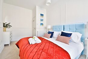 Beautifully Designed 2 Bed Apartment