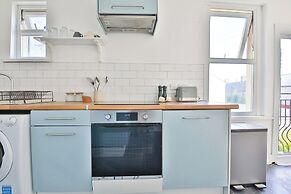 Beautifully Designed 2 Bed Apartment