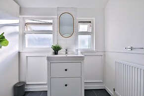 Beautifully Designed 2 Bed Apartment