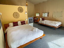 Hotel Tharu Garden