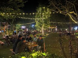 Hotel Tharu Garden