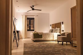 La Maltese Boutique Paros