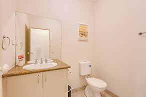 StayAU Family Home in Caroline Springs