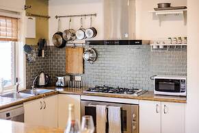 StayAU Family Home in Caroline Springs