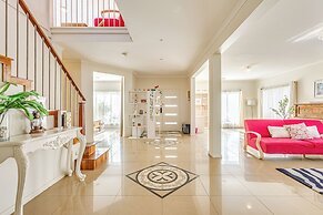 StayAU Family Home in Caroline Springs