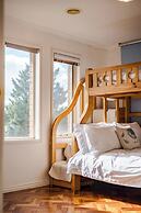 StayAU Family Home in Caroline Springs