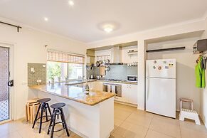 StayAU Family Home in Caroline Springs