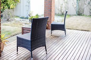 StayAU Family Home in Caroline Springs