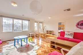StayAU Family Home in Caroline Springs