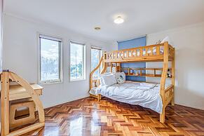 StayAU Family Home in Caroline Springs