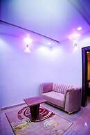 Vic & J Lounge and Hotel