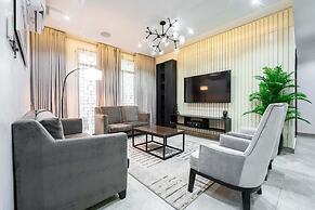 Vic & J Lounge and Hotel