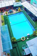 Vic & J Lounge and Hotel